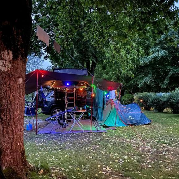 💡⛺️🌗
Nuit en plein air @campingvaldebonnal 
Open-air night @campingvaldebonnal 
#valdebonnal #campingvaldebonnal #outdoorlife #naturecamping #countryside #franchecomte